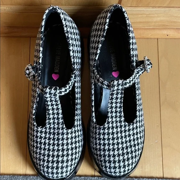 Steve Madden Black and White Houndstooth T-Strap Flats - Picture 3 of 6